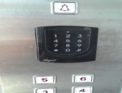 Kiểm soát ra vào thang máy